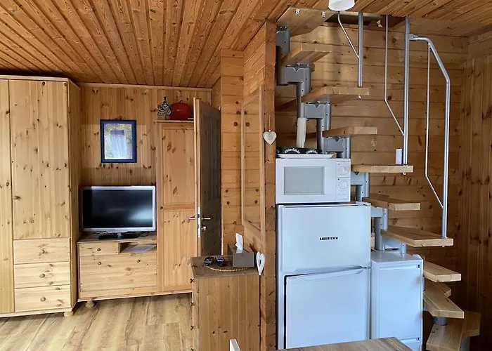 Holzhaus Mit Direktem Wasserzugang In Berlin-Koepenick
